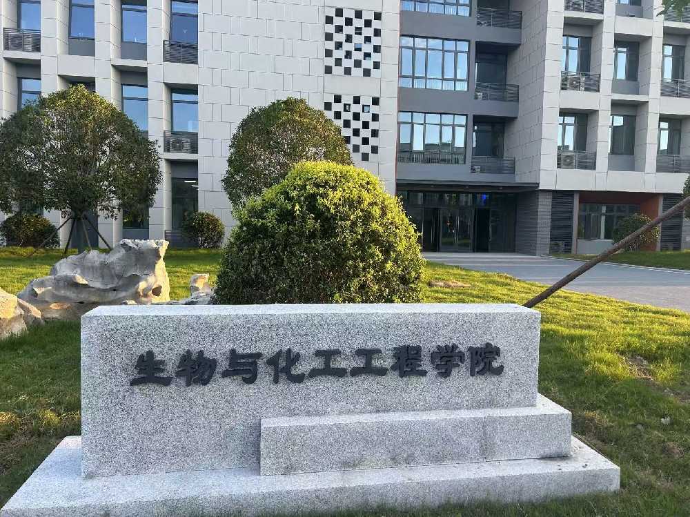 呼玛县扬州职业大学体育场高杆灯项目